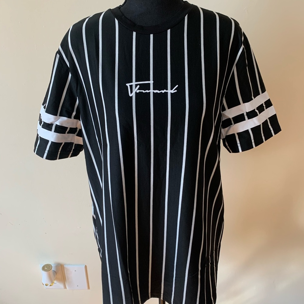 Black and white stripe tee